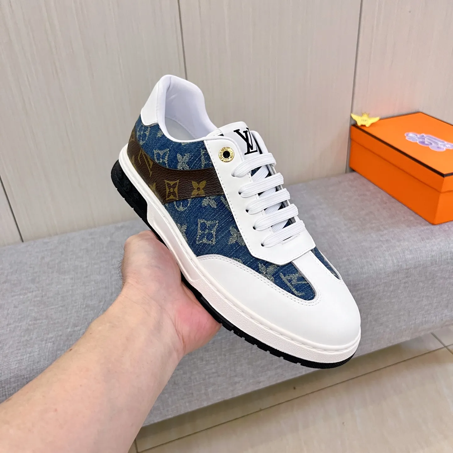 🚘🚘Factory batch 420💰【LV】🔥Louis Vuitton high-end men's shoes brand official website 1:1 latest masterpiece: the upper is made of Italian imported first-layer cowhide with a comfortable and breathable lining➕original non-slip and wear-resistant outsole🔥, making walking more convenient and comfortable! An exclusive new model, a stunning work, a beautiful 1:1 replica [color] compared to the official quality! Create a fashionable personality to set off your uniqueness! A must-have for trendy men! Classic 🔥 Size: 38-44 Color: 🔥 2⃣️ colors available 🔥.